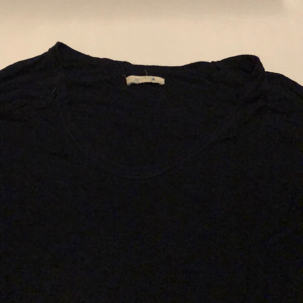 V neck - Picture 2 of 3